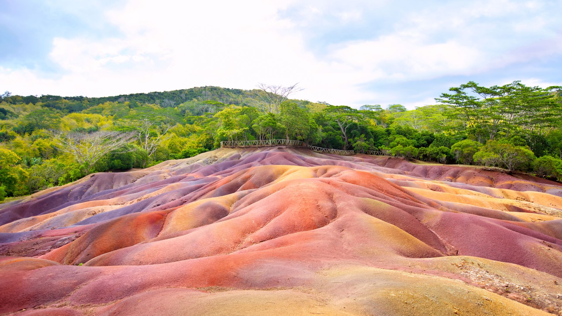 Seven Coloured Earth színes földje Chamarelben