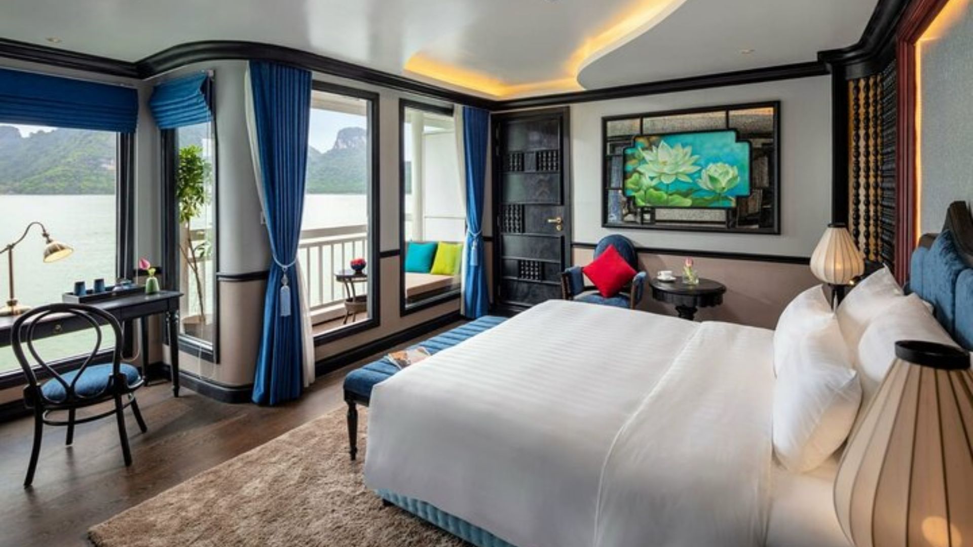 Prémium tengerjáró hajó a Ha Long-öbölben