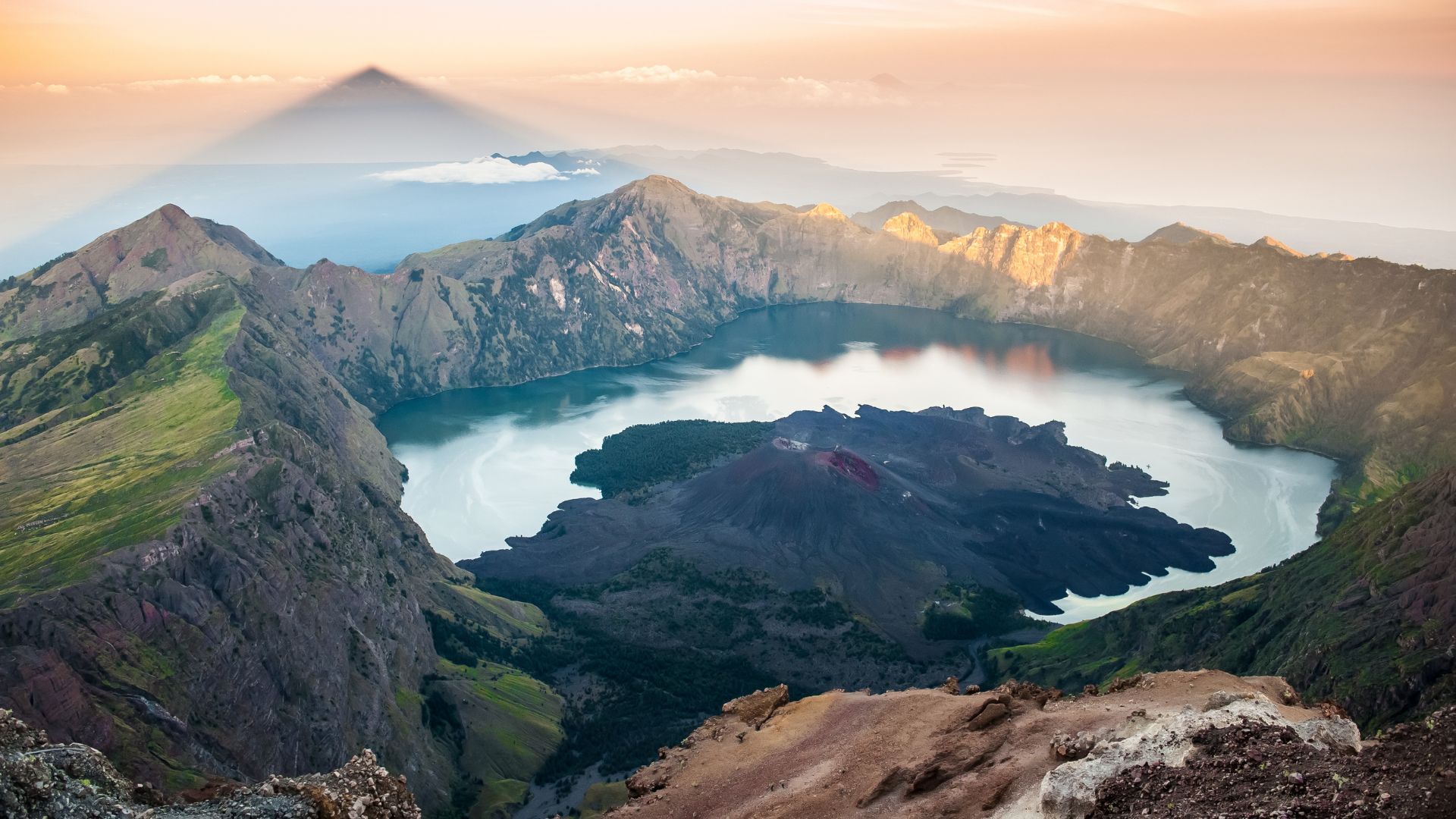 A Mount Rinjani vulkán Lombok szigetén