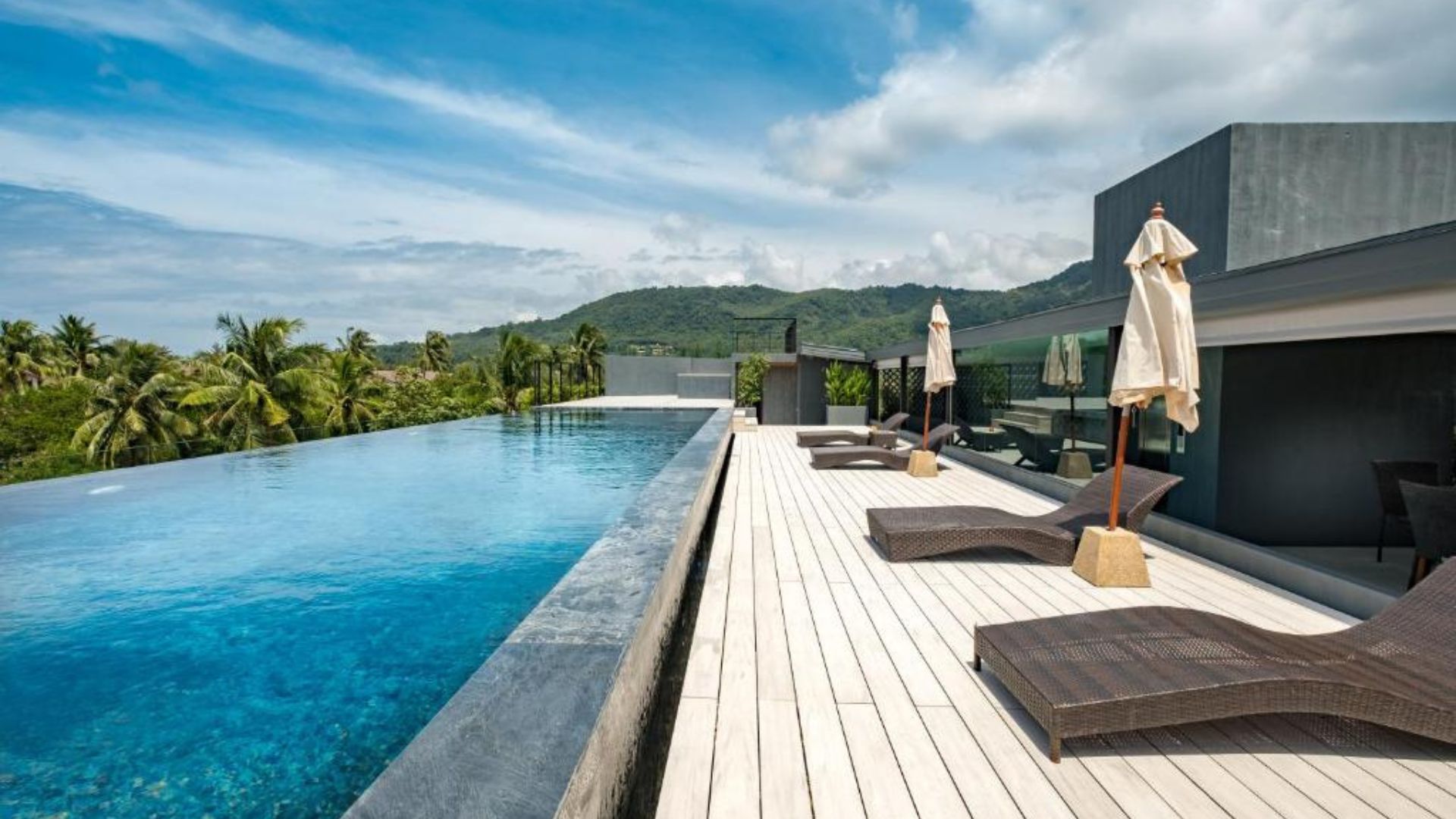 Trópusi hangulatú tengerparti resort Phuketen