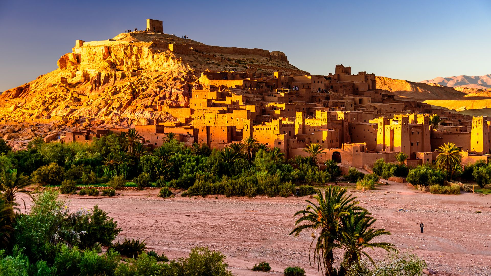 Ait Ben Haddou történelmi, földből épült erődített települése Marokkóban