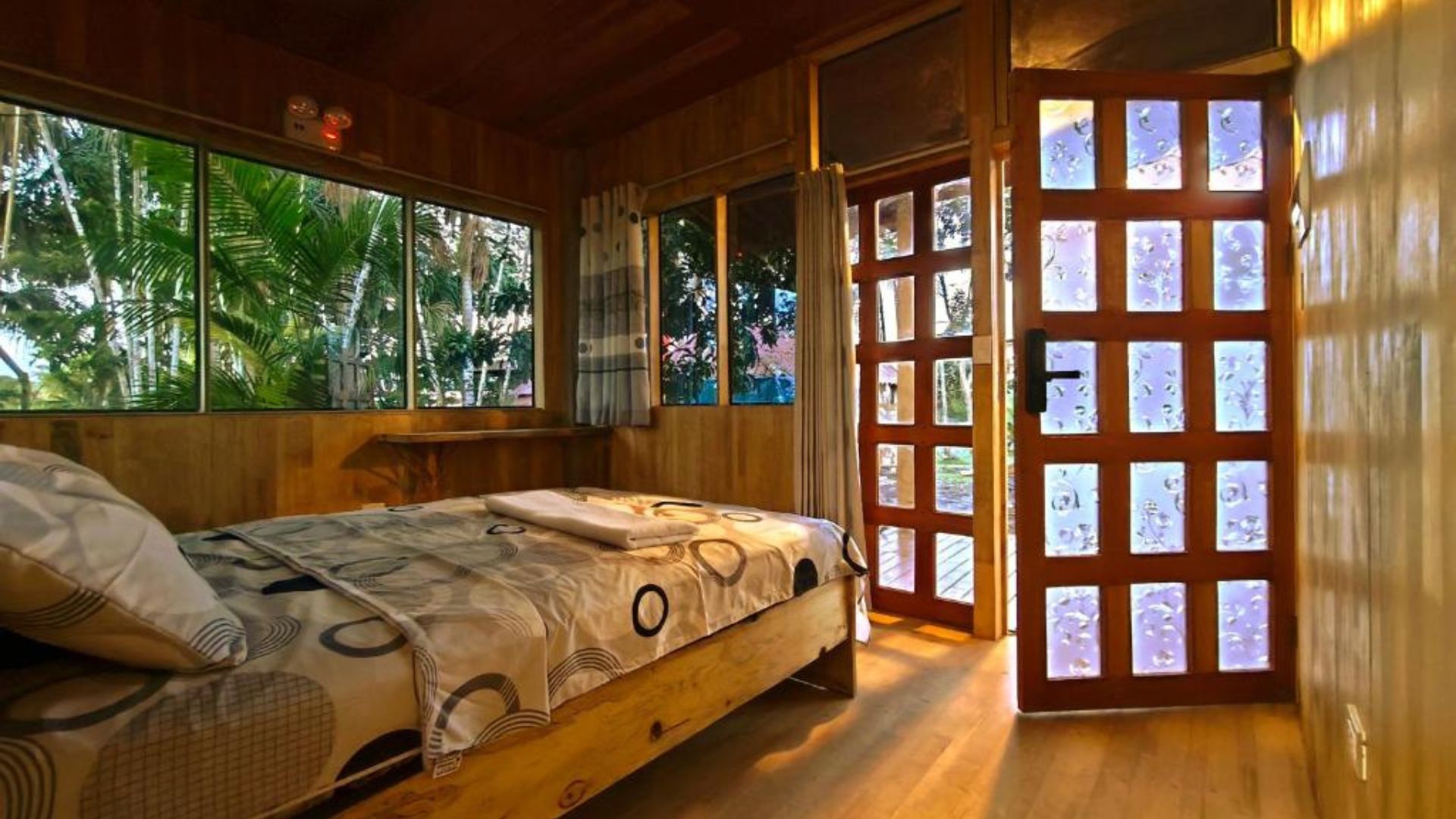 Természetközeli ecocamp a perui Amazonas esőerdejében
