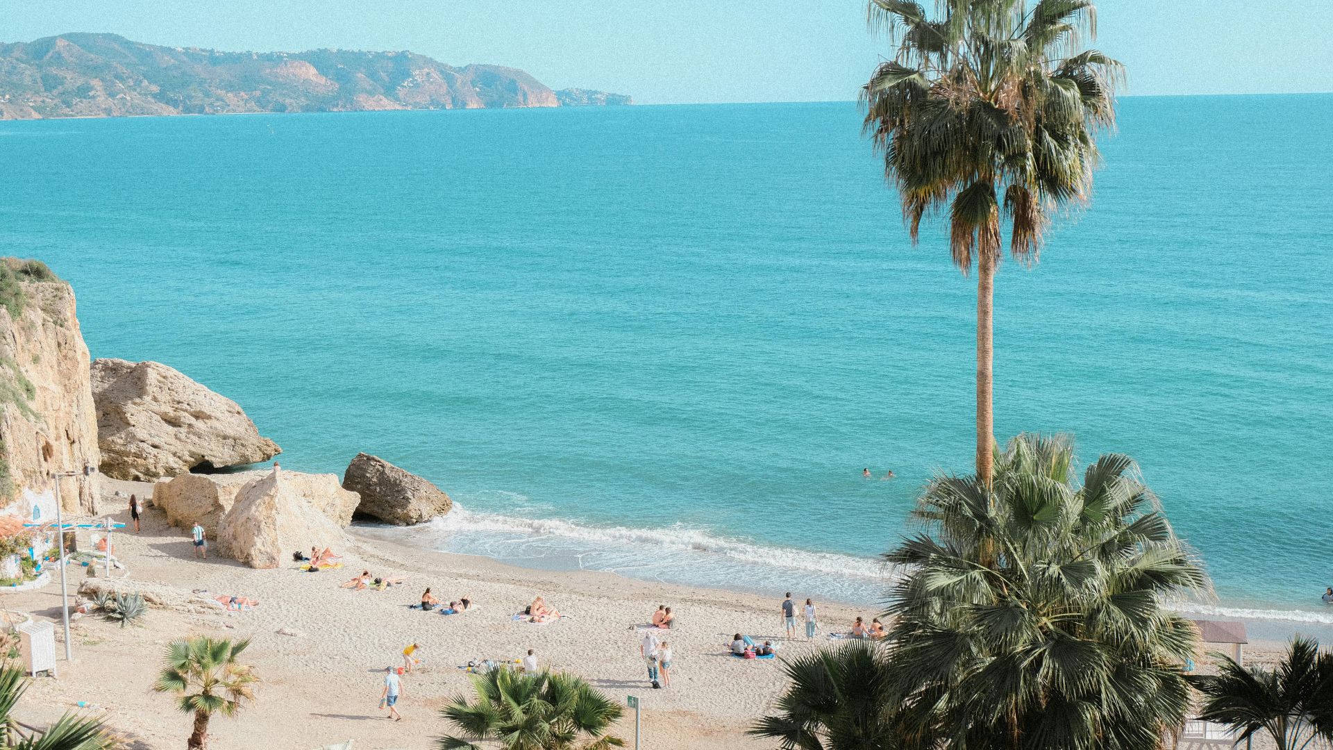 Nerja tengerpartja Andalúziában