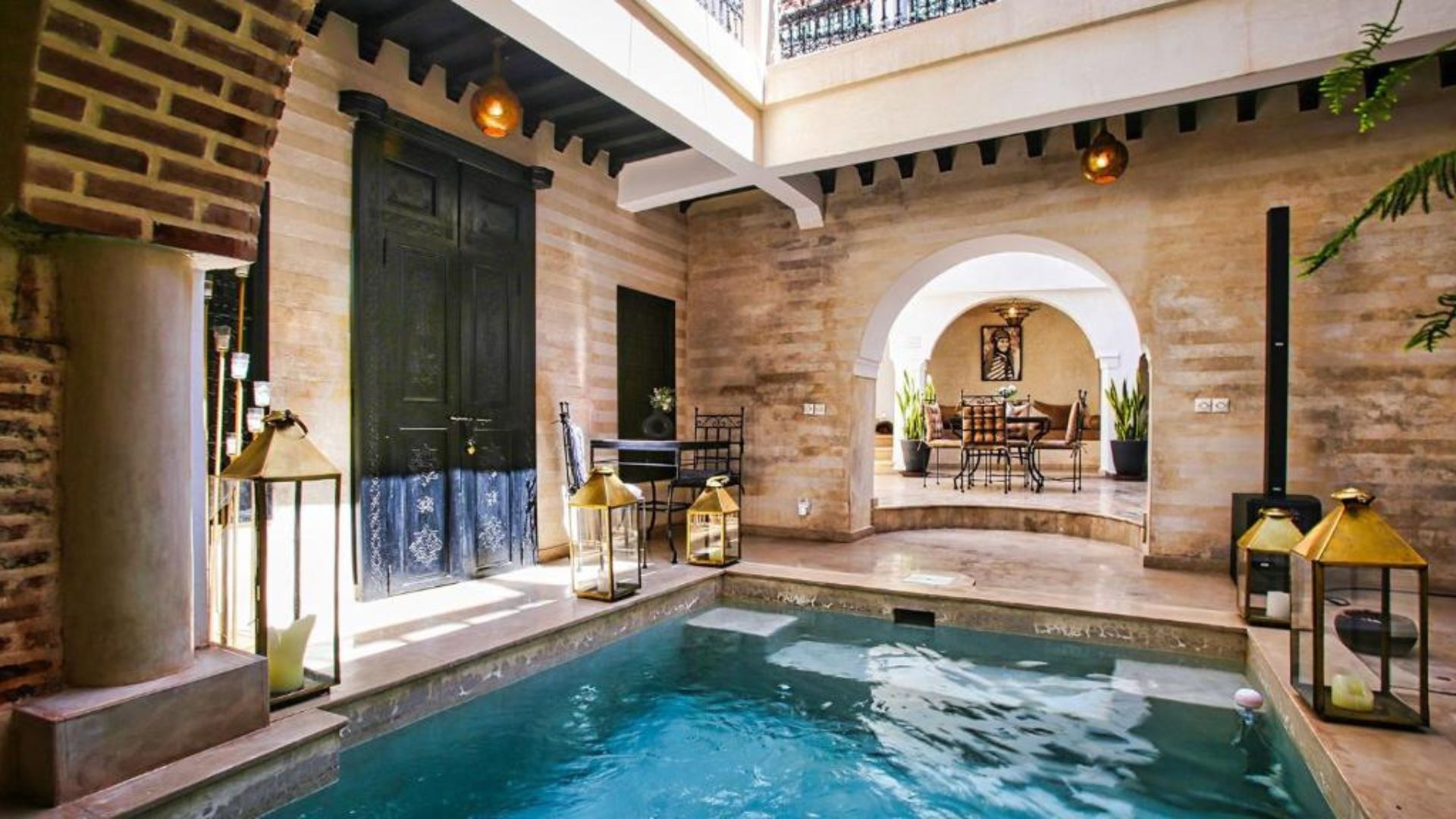 Hagyományos belső udvaros riad Marrakech medinájában