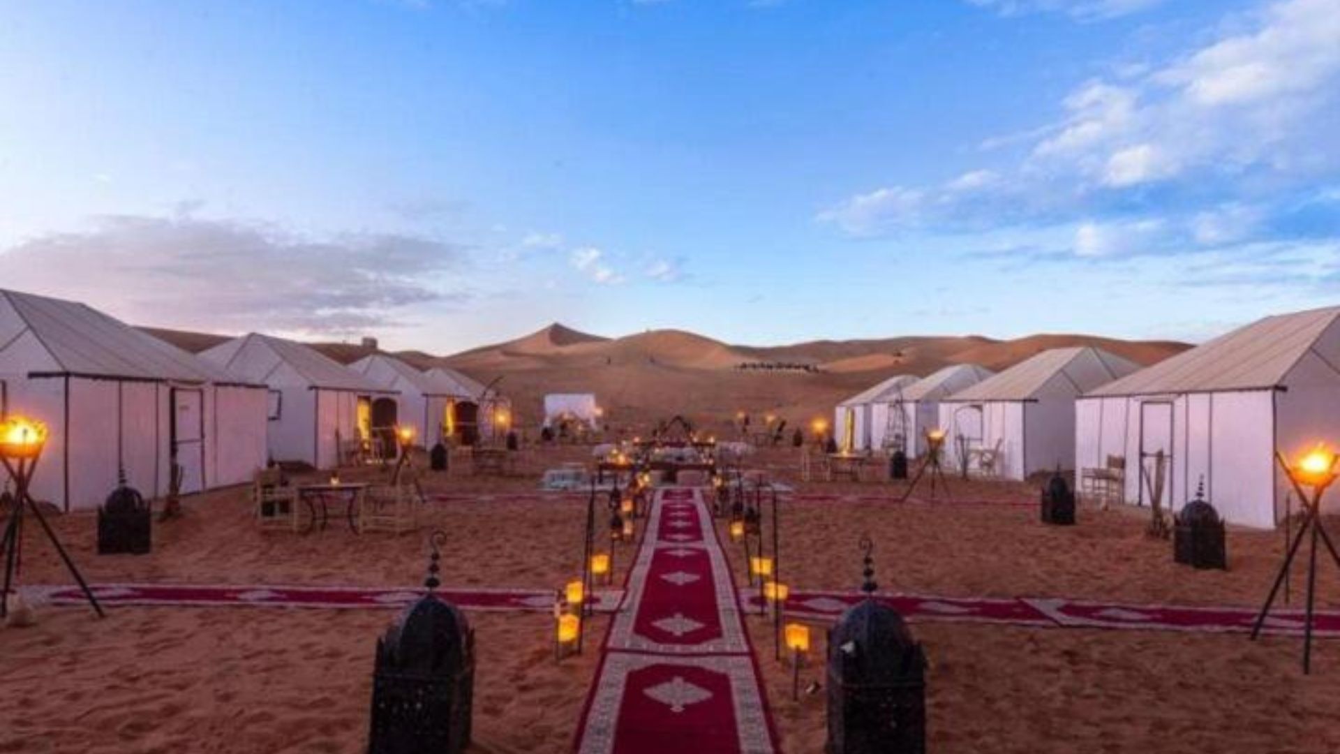 Kényelmes sivatagi sátortábor Merzouga és az Erg Chebbi dűnéi mellett