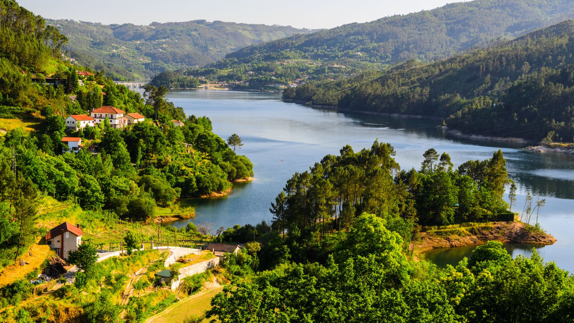 A Peneda-Gerês Nemzeti Park zöld hegyvidéki tája