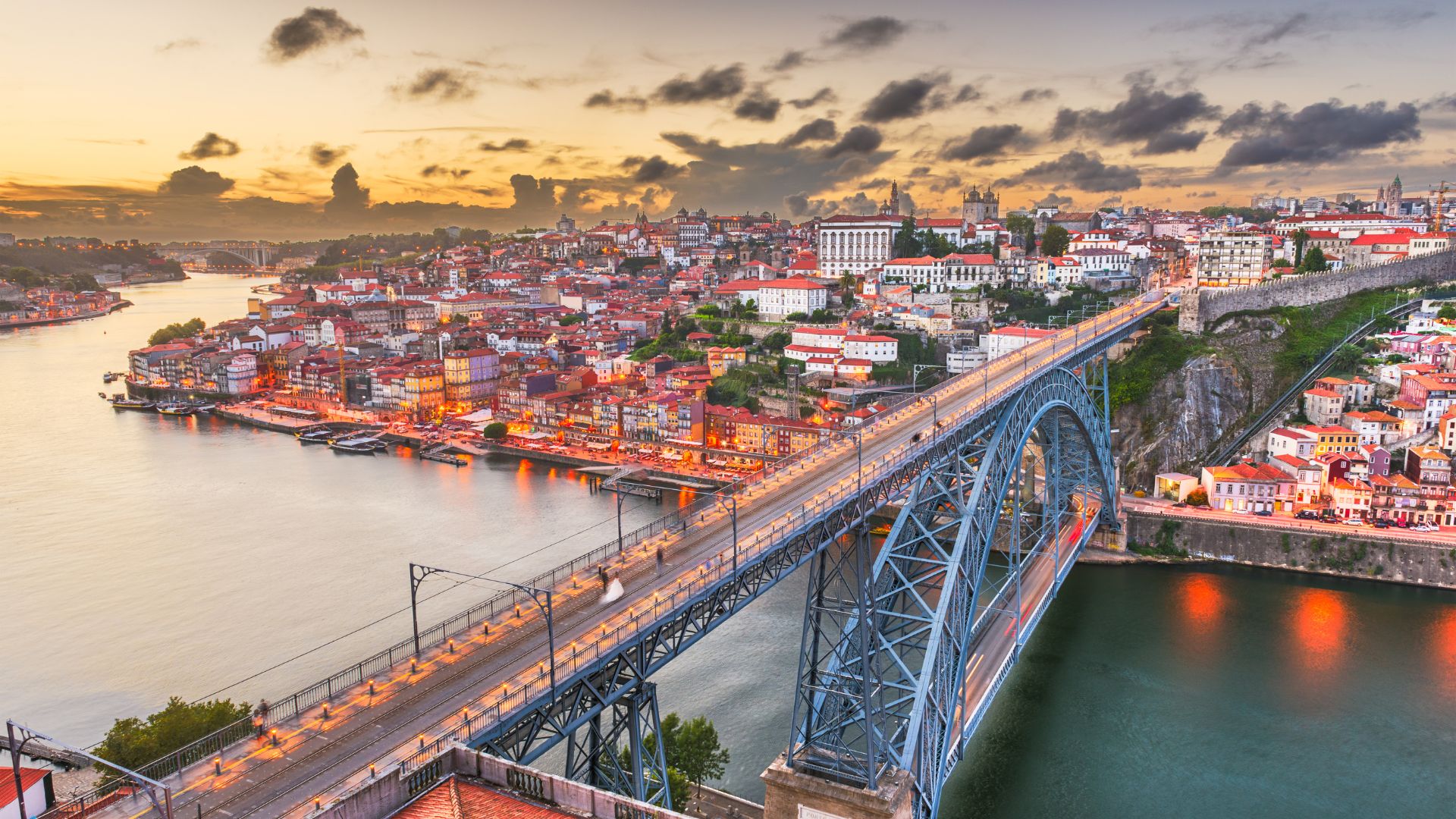 Porto történelmi városképe és a Douro folyó