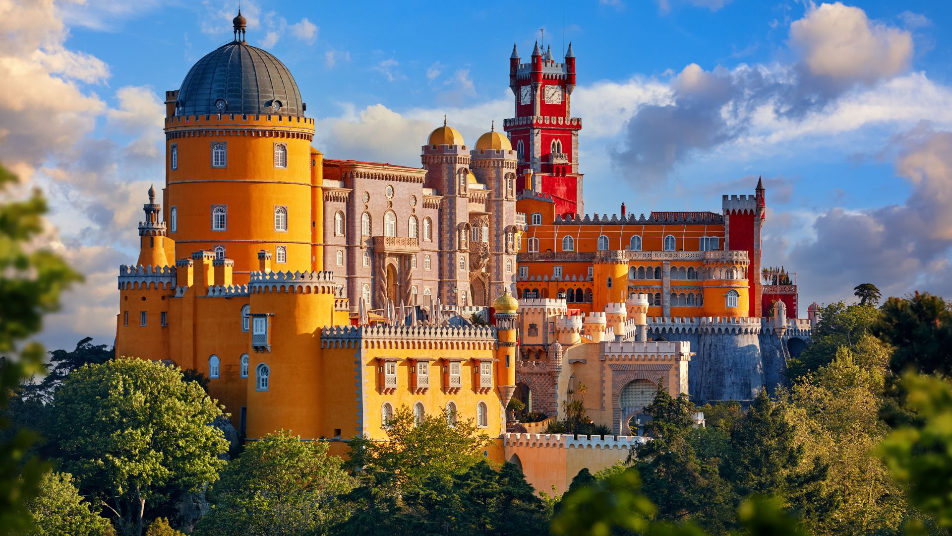 Sintra romantikus palotái és zöldellő tája