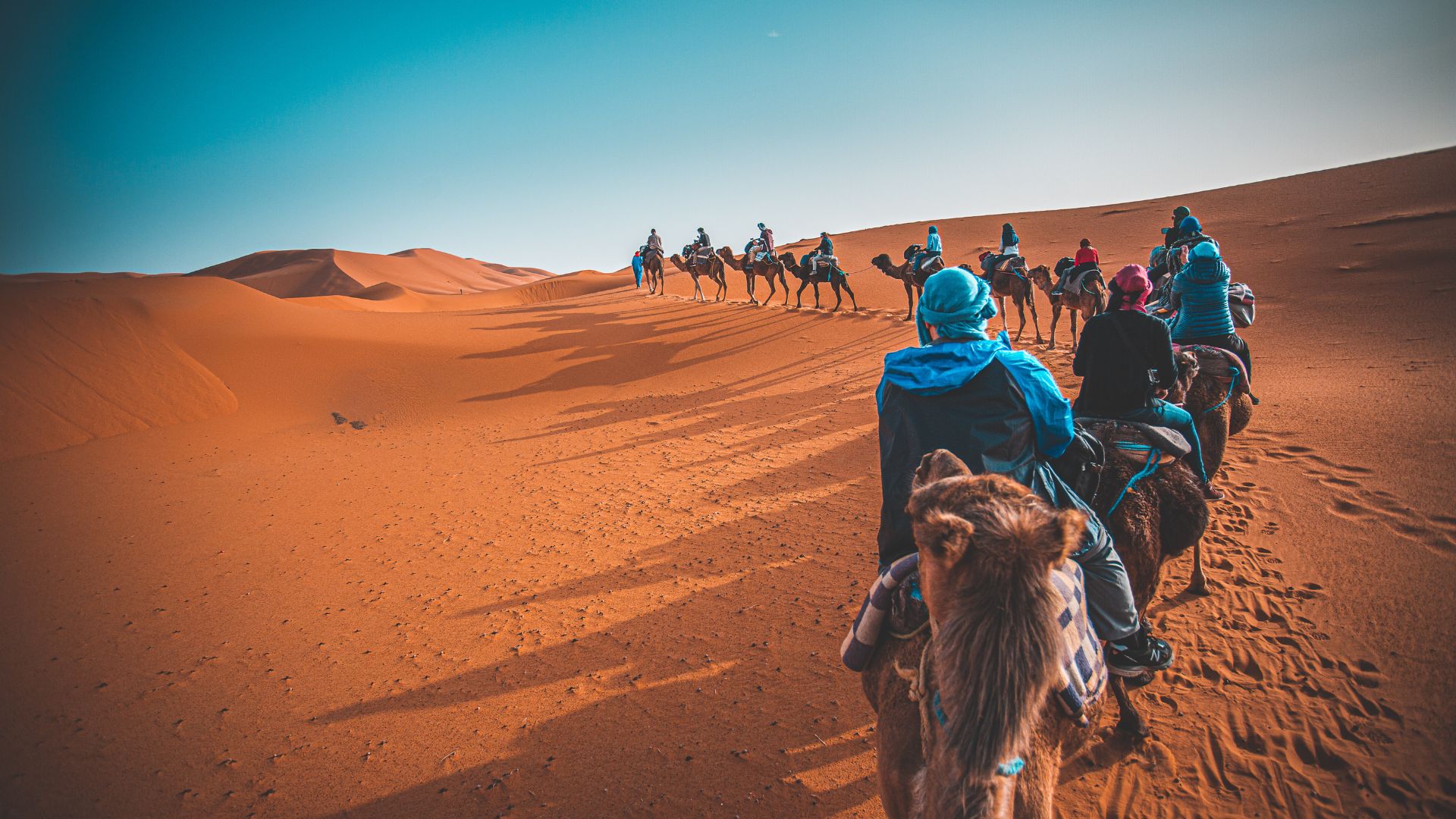 Az Erg Chebbi aranyló homokdűnéi a marokkói Szaharában