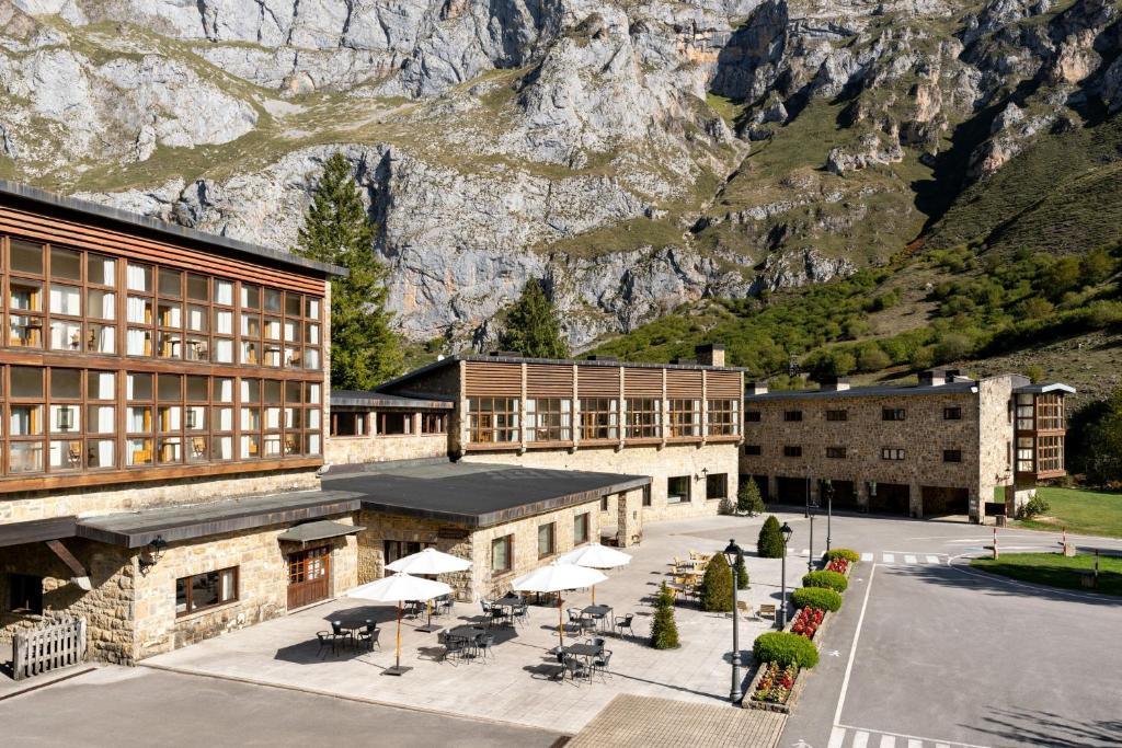 Hegyi hotel a Picos de Europa látványos környezetében